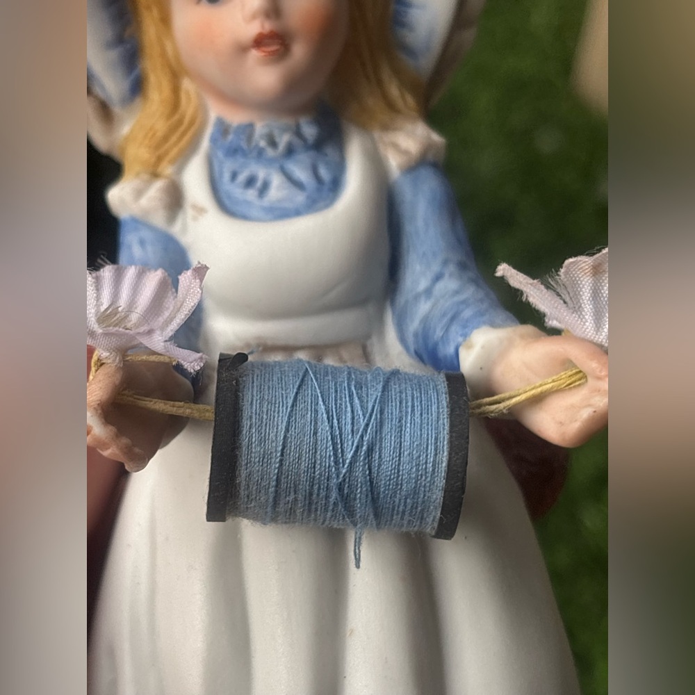 VINTAGE Blue & White Porcelain Seamstress Figurine • Thread & Pins Craft Lady - Picture 15 of 15